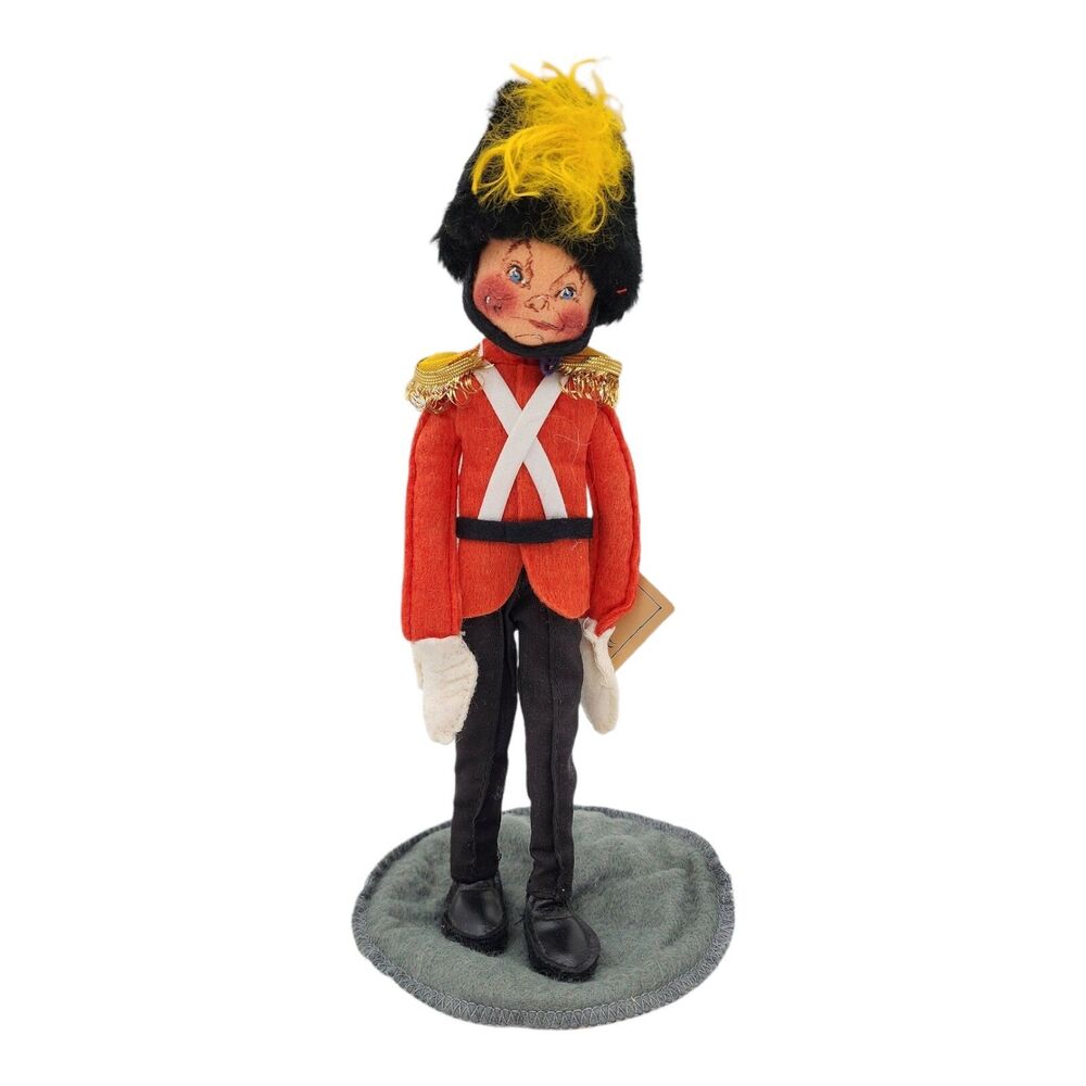 Vintage 1989 Annalee British Queen's Guard 11" Toy Soldier Doll 7560 Tagged USA
